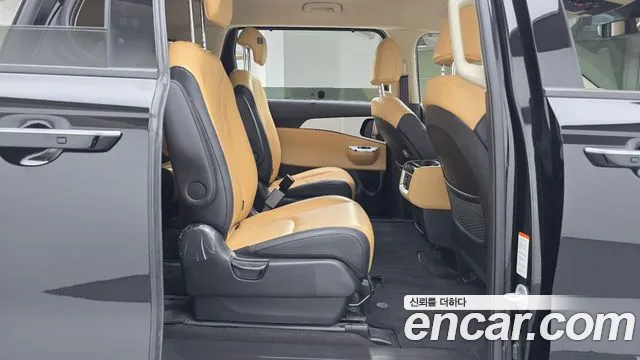 Kia Carnival Generation 4 — Фото автомобиля 12