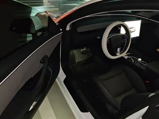 Tesla Model 3 — Фото автомобиля 17