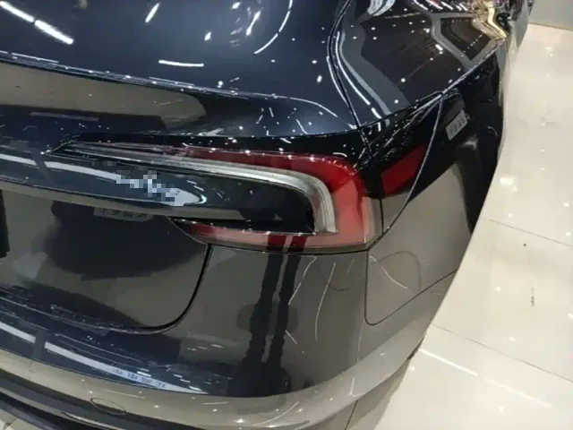 Tesla Model 3 — Фото автомобиля 7