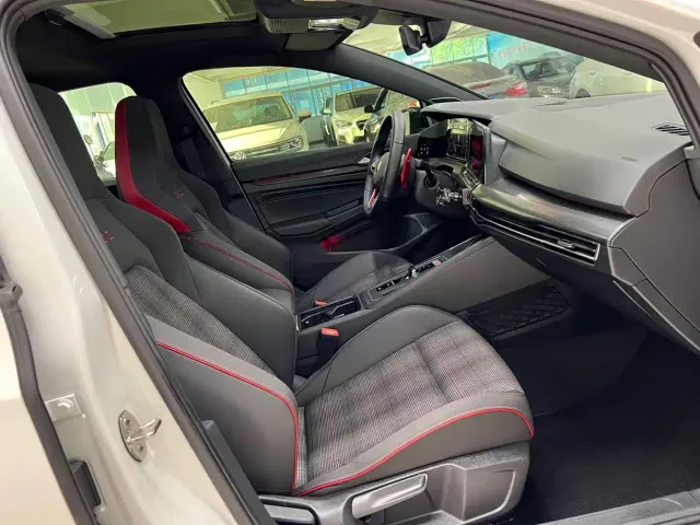 Volkswagen Golf GTI — Фото автомобиля 7