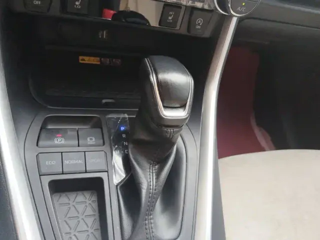 Toyota RAV4 — Фото автомобиля 15