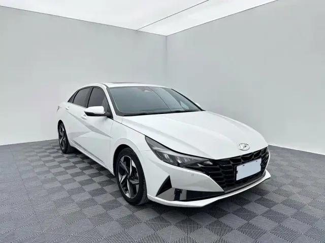 Hyundai Elantra — Фото автомобиля 3