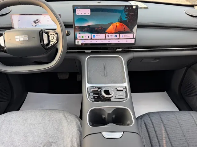 Geely Galaxy Starship 7 EM-i — Фото автомобиля 13