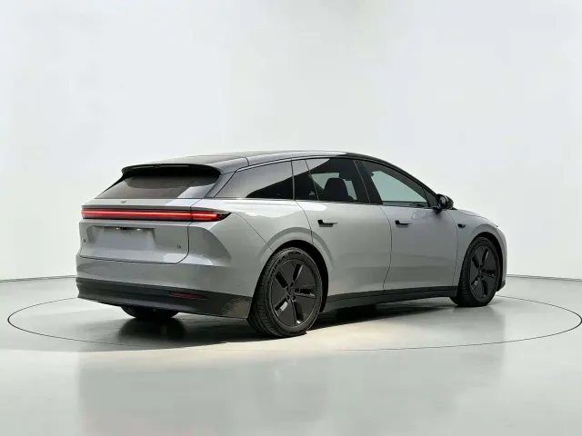 Li Auto i6 — Фото автомобиля 7