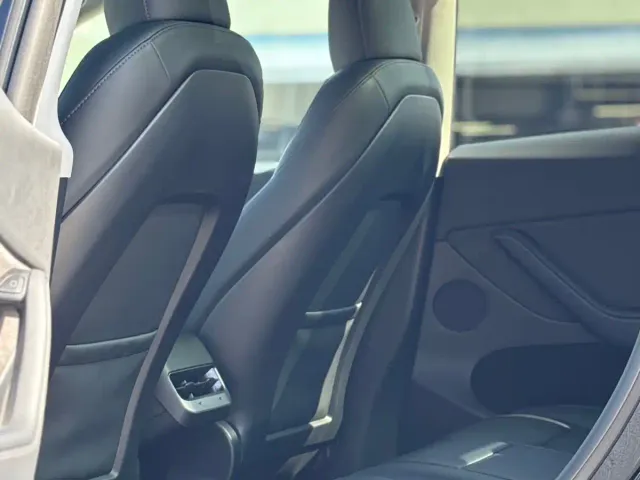 Tesla Model Y — Фото автомобиля 6