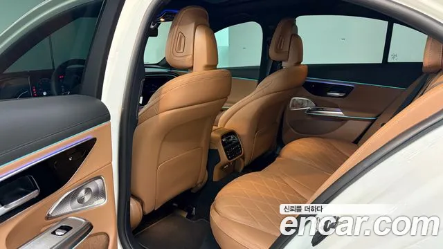 Mercedes-Benz E-Class — Фото автомобиля 12