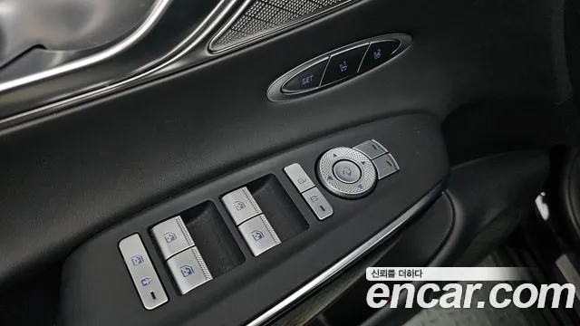 Genesis GV70 — Фото автомобиля 16