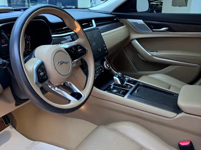 Jaguar XFL — Фото автомобиля 8