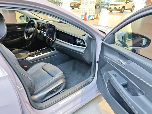 Volkswagen Passat — Фото автомобиля 7