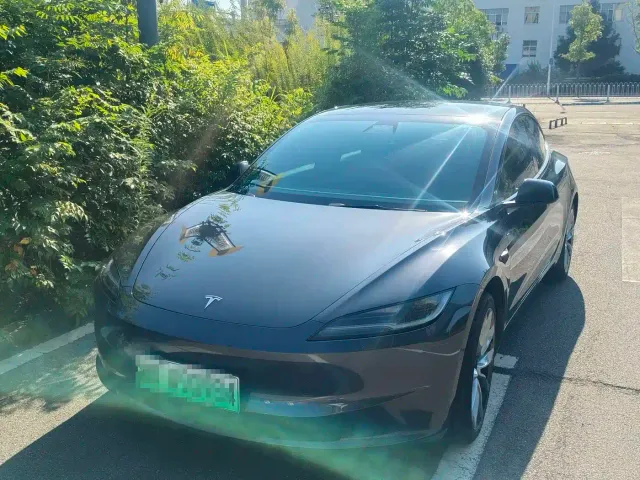 Фотография автомобиля — Tesla Model 3