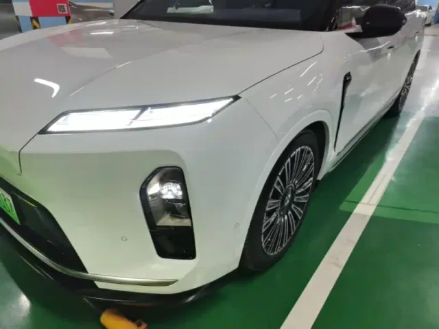 Nio ES8 — Фото автомобиля 23