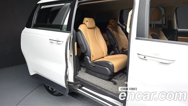 Kia Carnival Generation 4 — Фото автомобиля 12