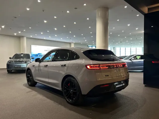 Aito M5 — Фото автомобиля 14