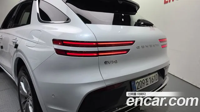 Genesis GV70 — Фото автомобиля 8