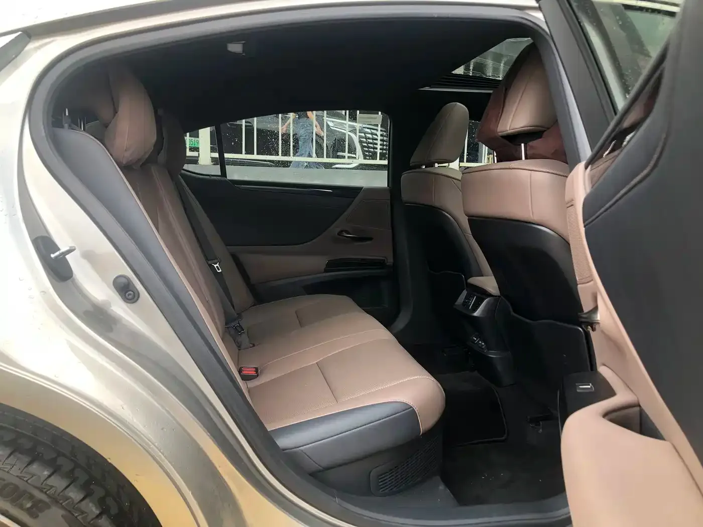 Lexus Lexus ES 2021 300h Luxury Edition — Фото автомобиля 15