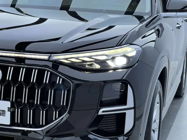 Audi Q6 — Фото автомобиля 2