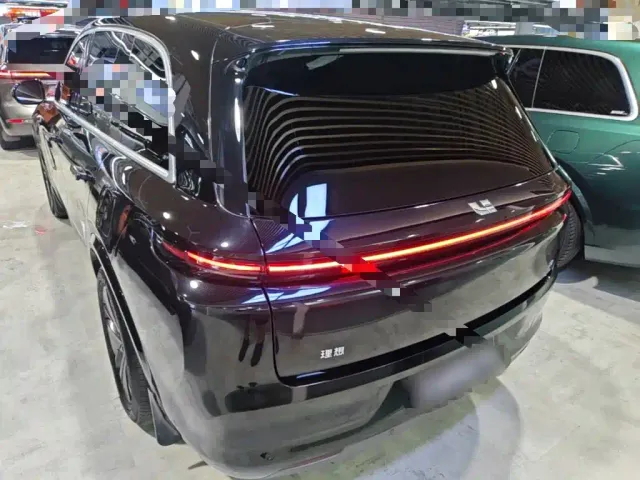 Li Auto L8 — Фото автомобиля 5