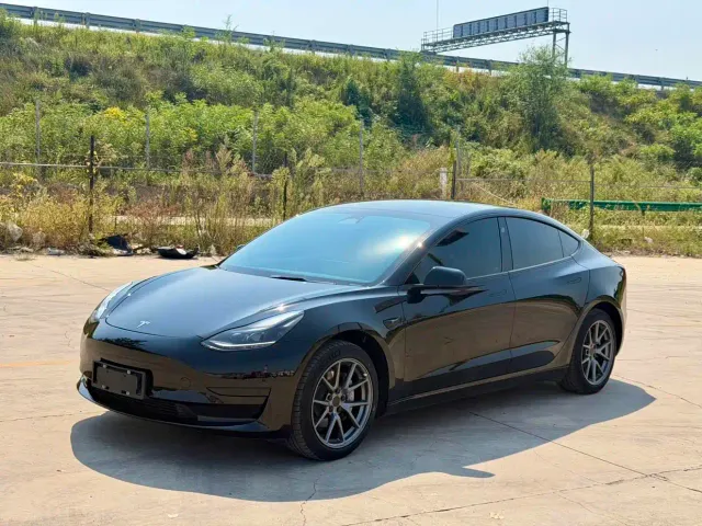 Фотография автомобиля — Tesla Model 3