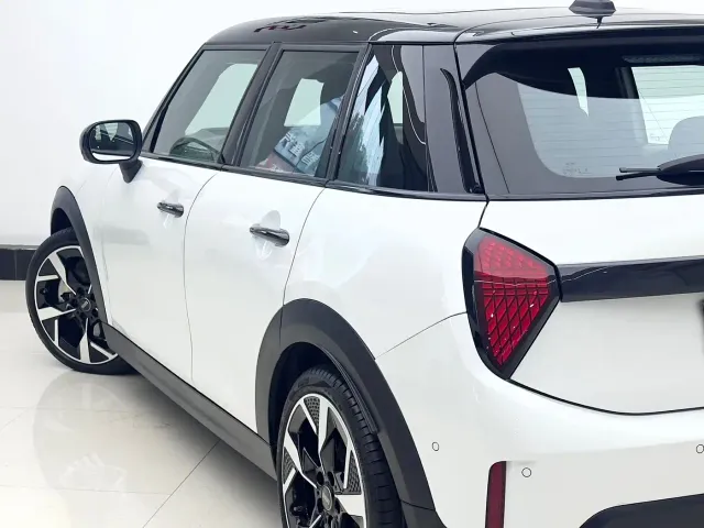 MINI Hatch — Фото автомобиля 12