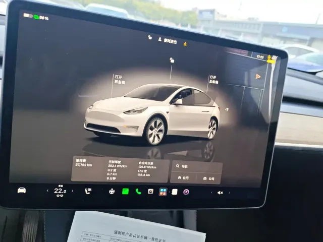 Tesla Model Y — Фото автомобиля 9
