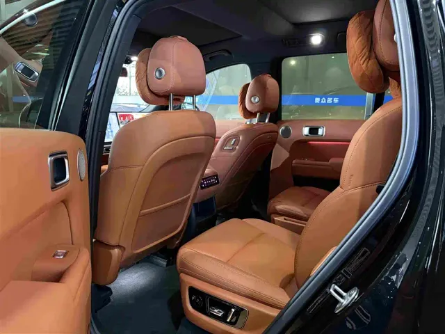 Li Auto L8 — Фото автомобиля 6
