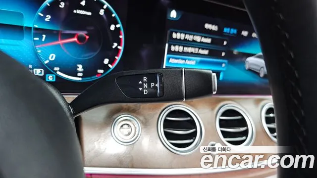 Mercedes-Benz E-Class — Фото автомобиля 9