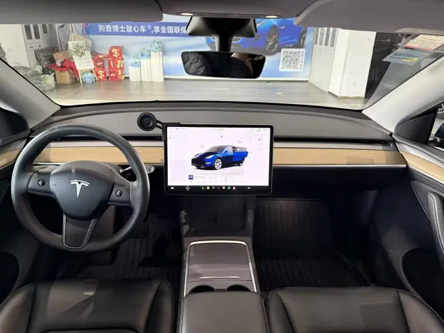Tesla Model Y — Фото автомобиля 5