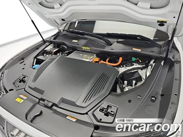 Audi e-tron — Фото автомобиля 5