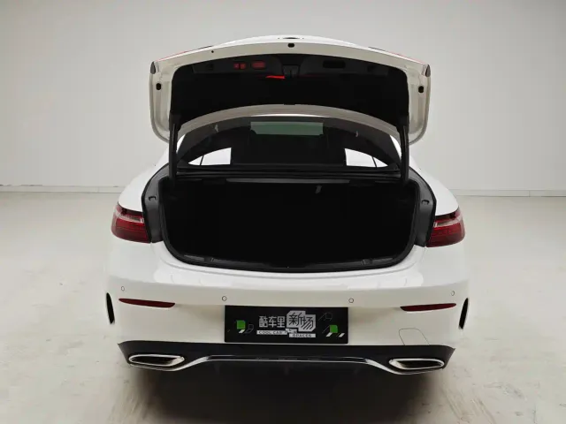 Mercedes-Benz E-Class — Фото автомобиля 11