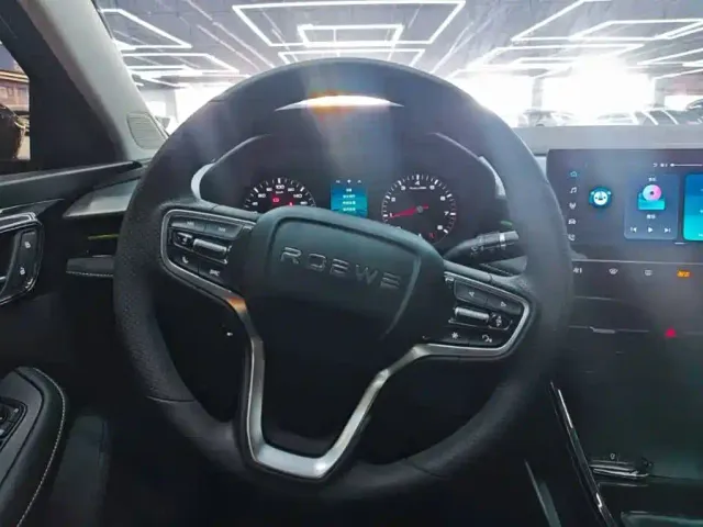 Roewe i5 — Фото автомобиля 15
