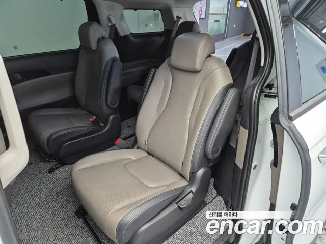 Kia Carnival — Фото автомобиля 12
