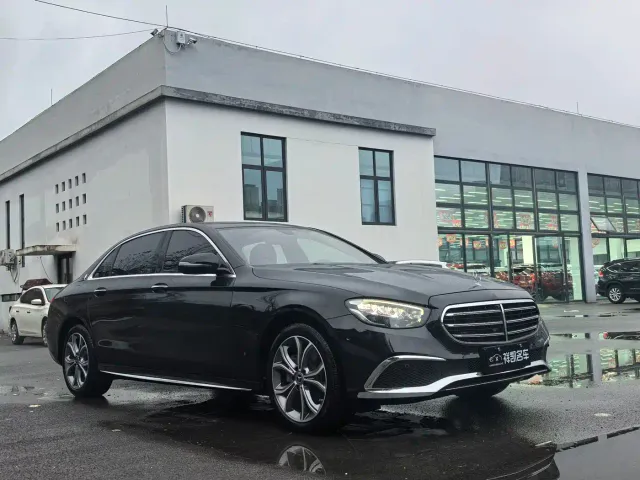 Mercedes-Benz E-Class — Фото автомобиля 3