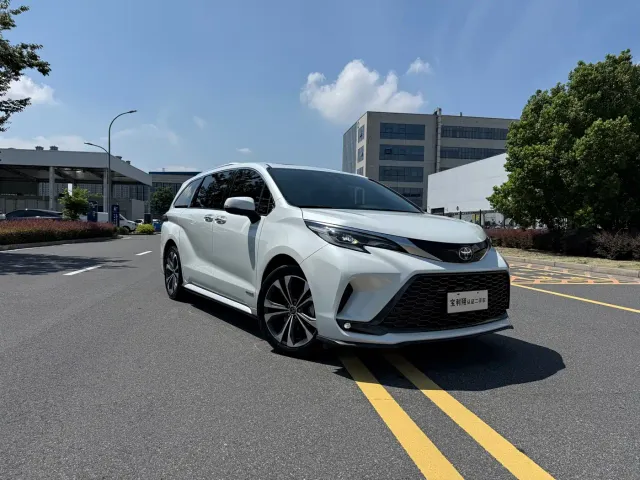 Фотография автомобиля — Toyota Granvia