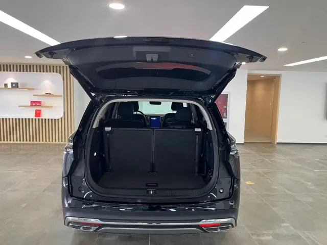 Hongqi HS7 PHEV — Фото автомобиля 29