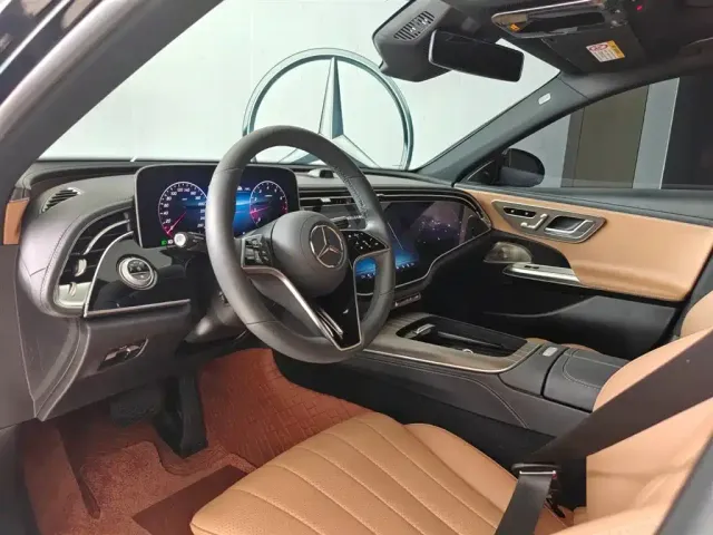 Mercedes-Benz E-Class — Фото автомобиля 11