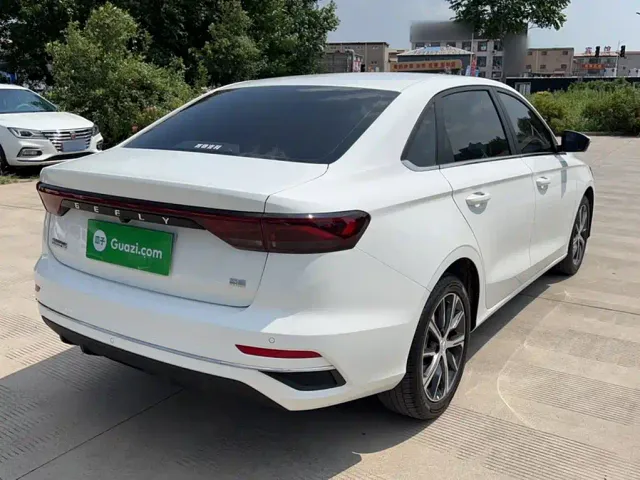 Geely Emgrand — Фото автомобиля 8