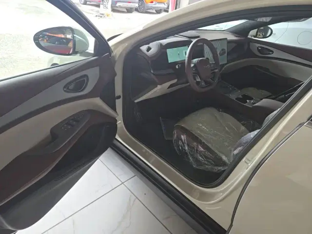 BYD Seal 07 DM-i — Фото автомобиля 15