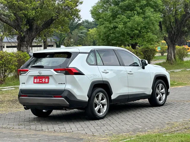 Toyota RAV4 — Фото автомобиля 6