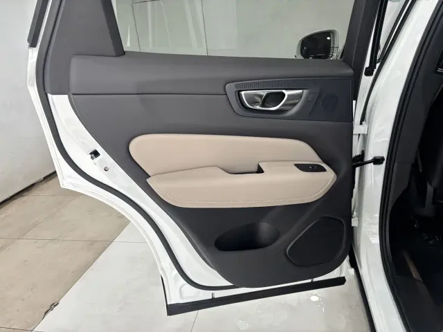 Volvo XC60 — Фото автомобиля 19
