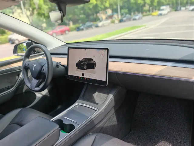 Tesla Model Y — Фото автомобиля 15