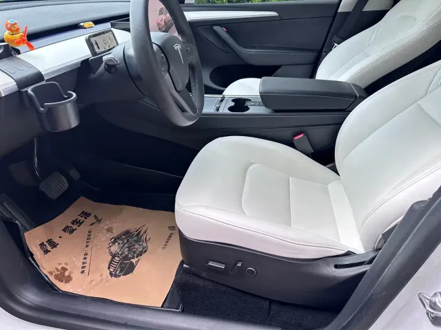 Tesla Model Y — Фото автомобиля 9