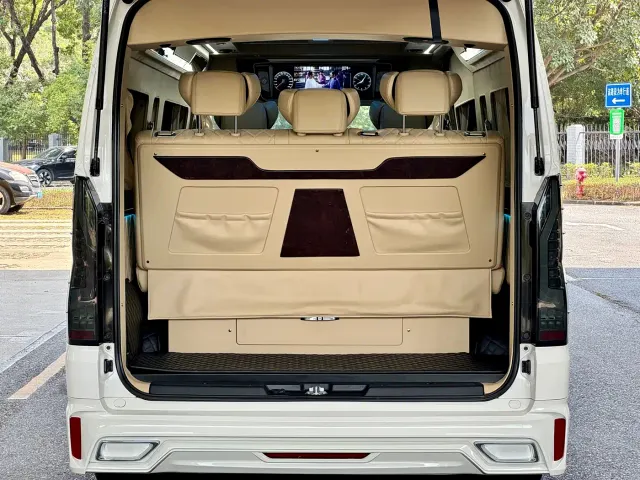 Toyota HIACE — Фото автомобиля 14