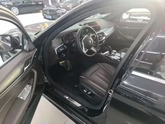 BMW 5 Series — Фото автомобиля 4