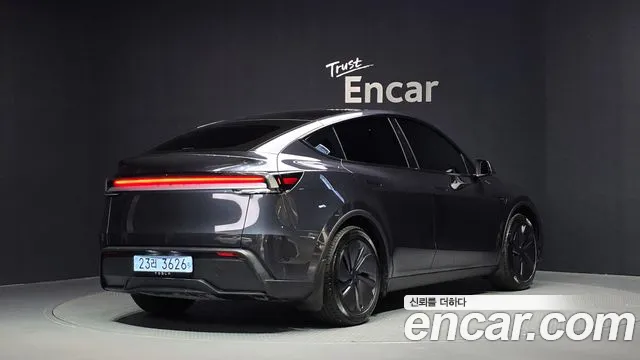 Tesla Model Y — Фото автомобиля 2
