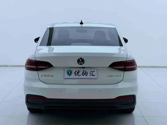 Volkswagen Lavida — Фото автомобиля 6