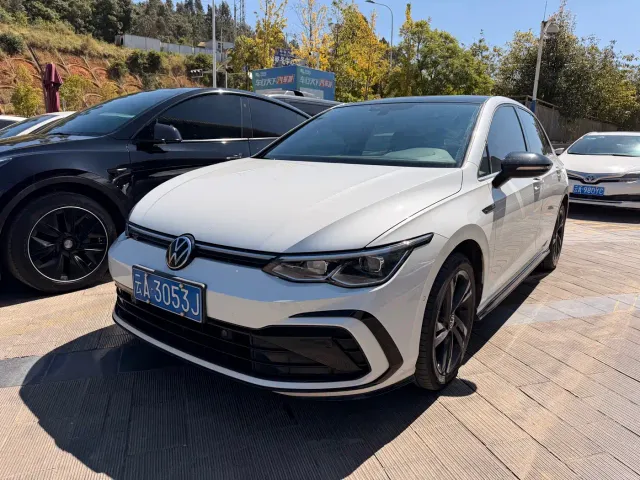 Volkswagen Golf — Фото автомобиля 2
