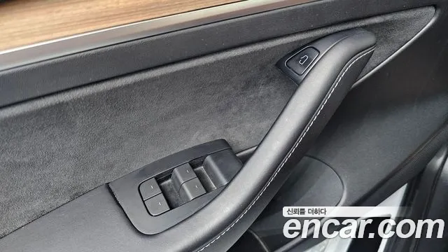 Tesla Model 3 — Фото автомобиля 20