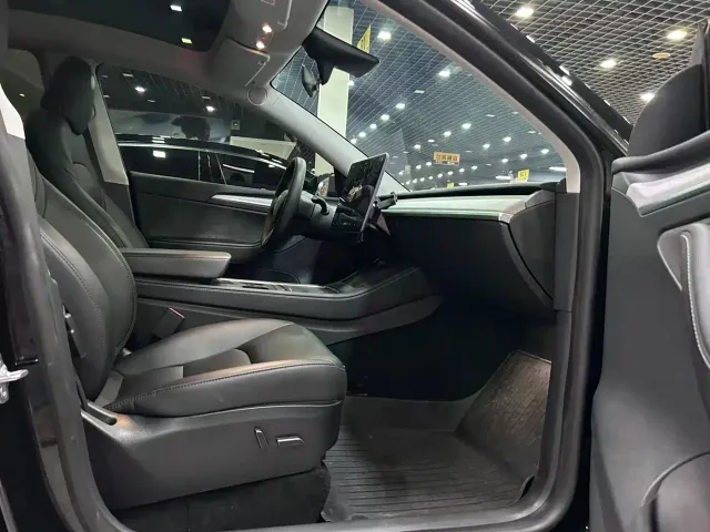 Tesla Model Y — Фото автомобиля 6