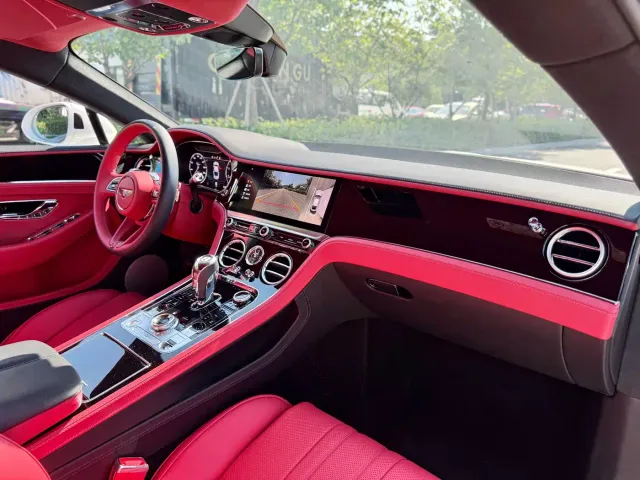 Bentley Continental — Фото автомобиля 6