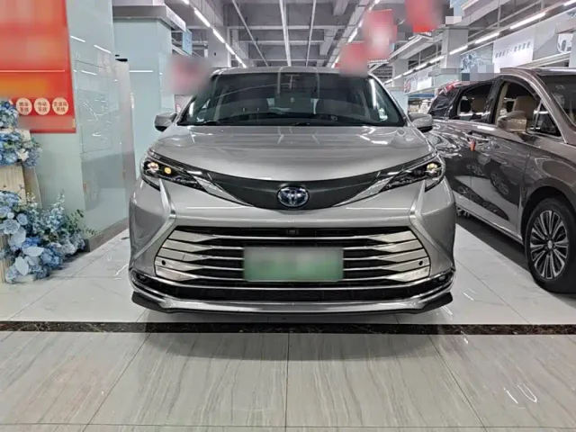 Toyota Sienna — Фото автомобиля 2